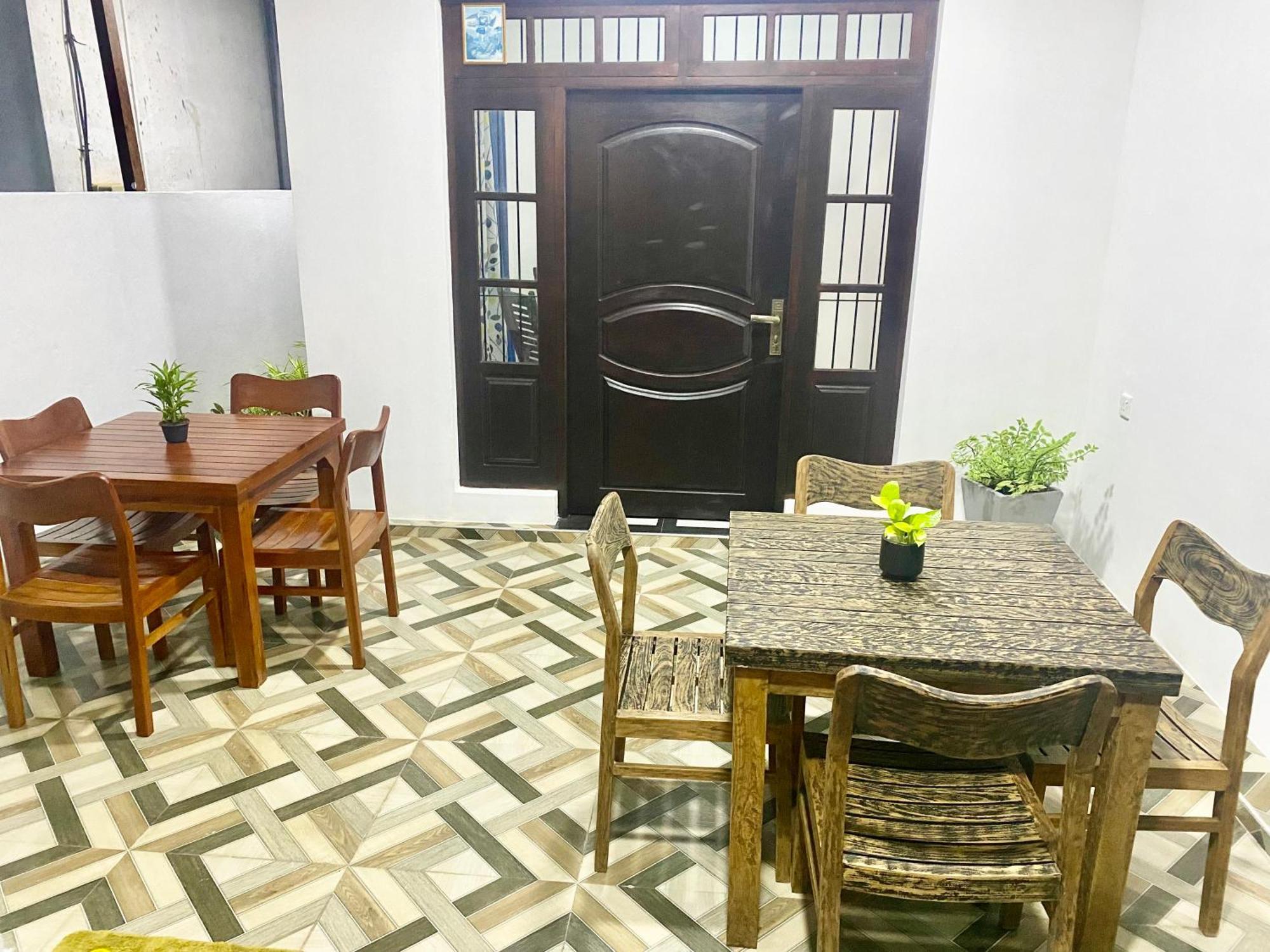 Mario Family Villa And Restaurant Негомбо Экстерьер фото