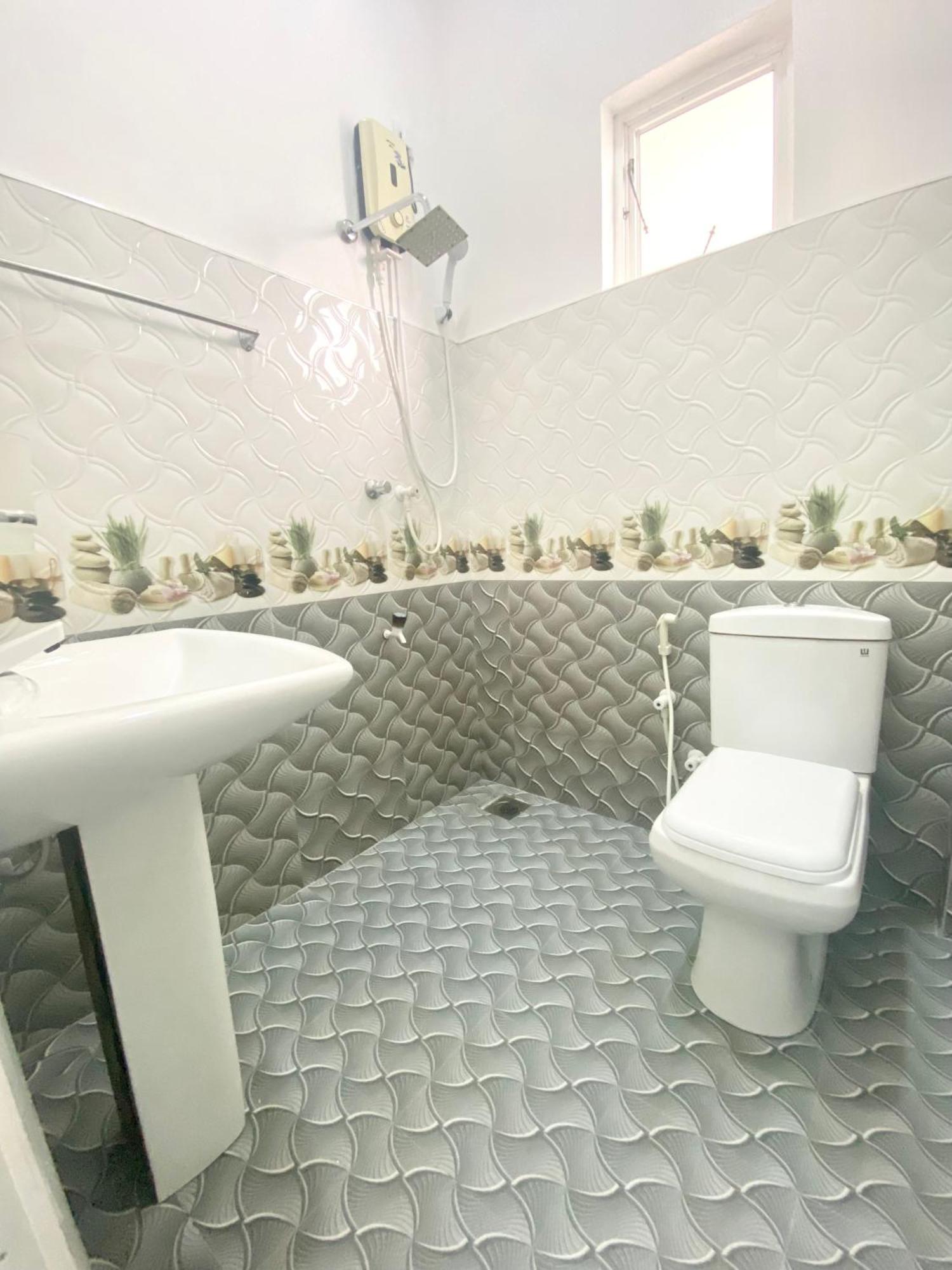 Mario Family Villa And Restaurant Негомбо Экстерьер фото