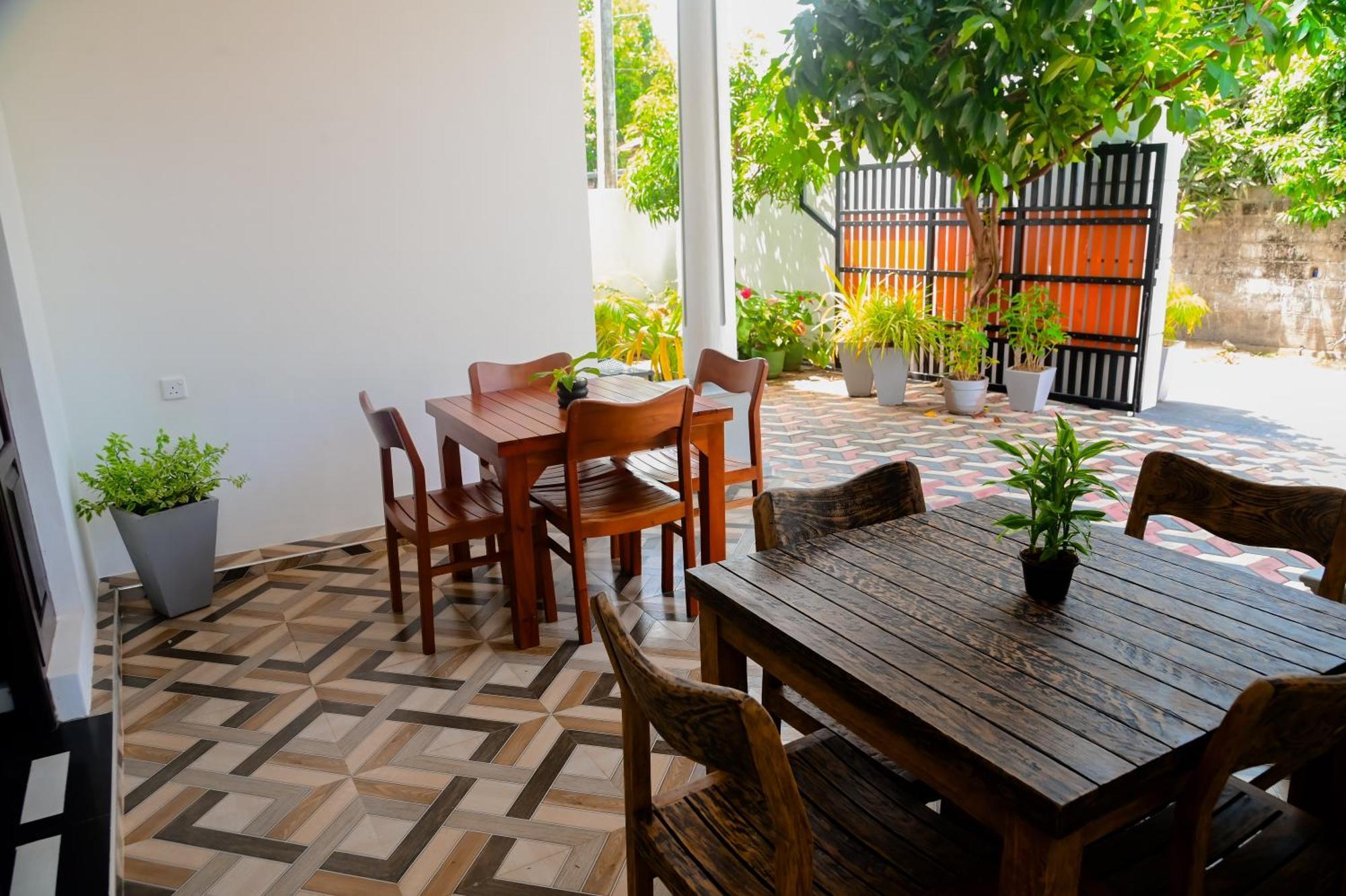 Mario Family Villa And Restaurant Негомбо Экстерьер фото