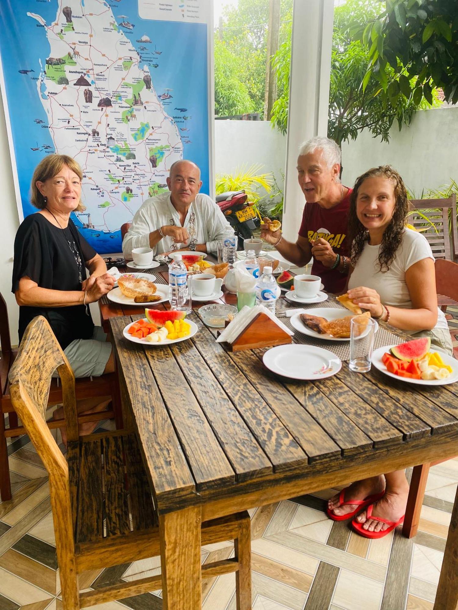 Mario Family Villa And Restaurant Негомбо Экстерьер фото