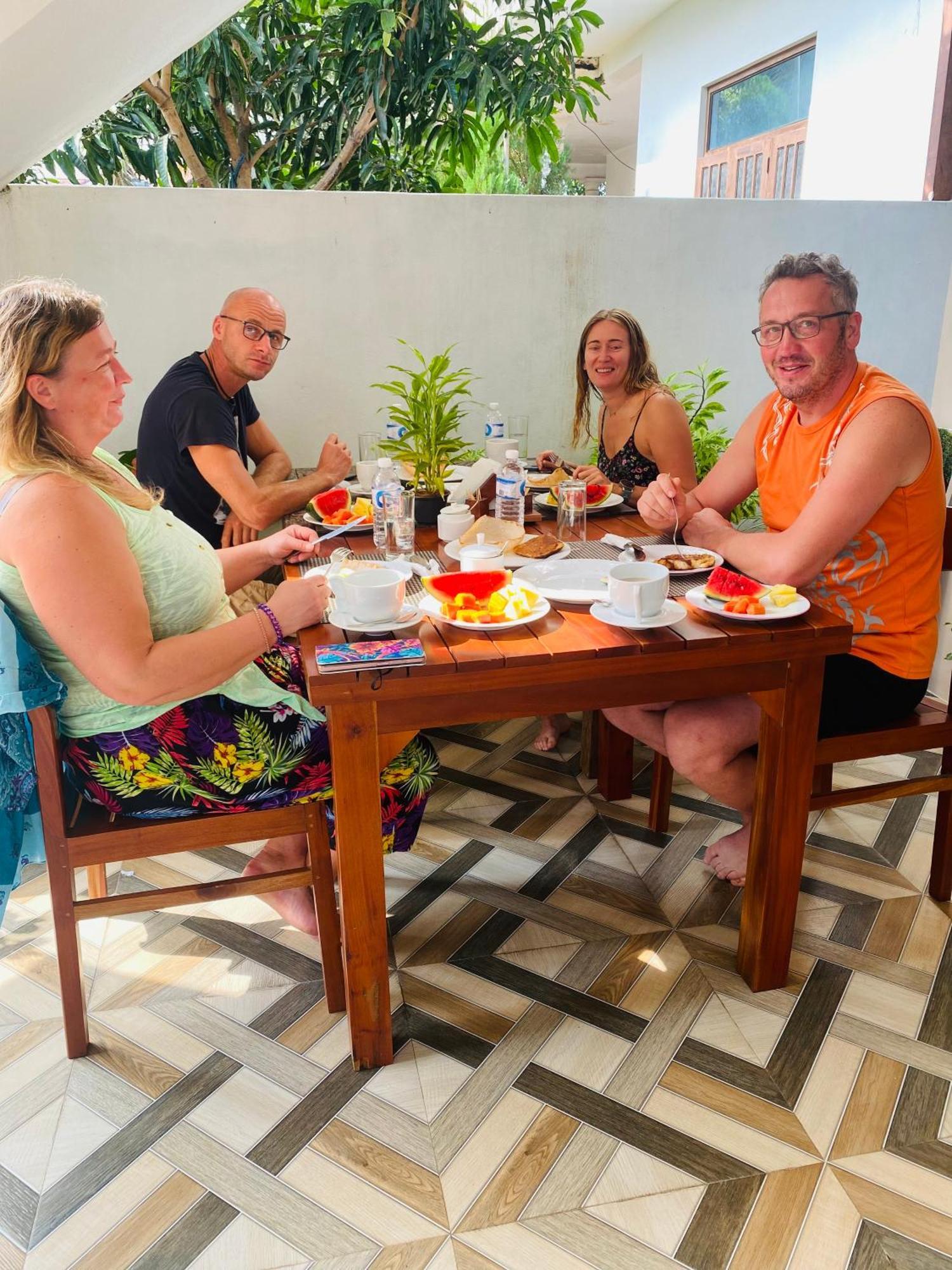Mario Family Villa And Restaurant Негомбо Экстерьер фото