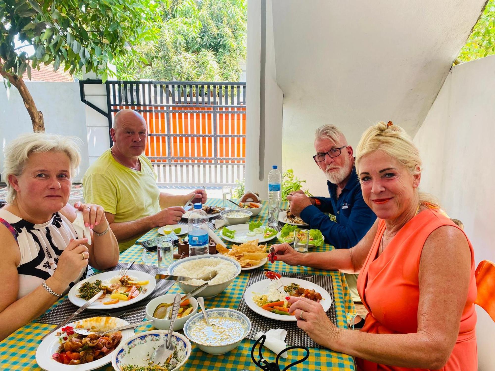 Mario Family Villa And Restaurant Негомбо Экстерьер фото